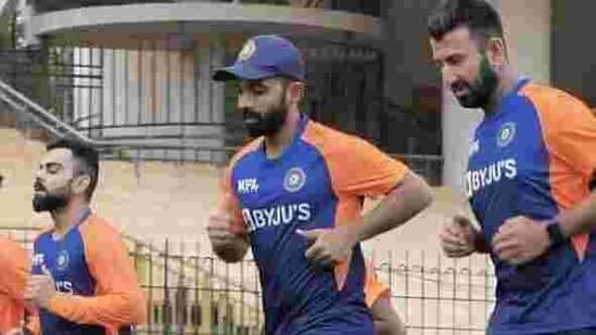 Captain Virat Kohli (L), vice-captain Ajinkya Rahane (centre) and Cheteshwar Pujara (L) during India's first outdoor session in Chennai ahead of first England Test.